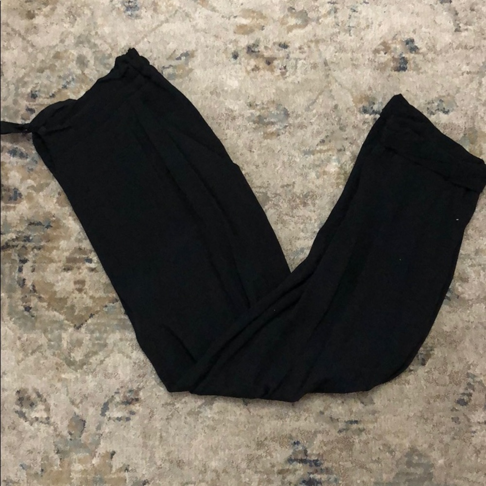Aritzia Wilfred marais black silk jogger *XS*